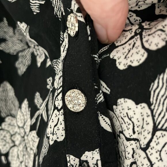 crown & ivy Black Floral Bling Front Buttons V Neck Loose Fit NWT XL - Picture 2 of 10